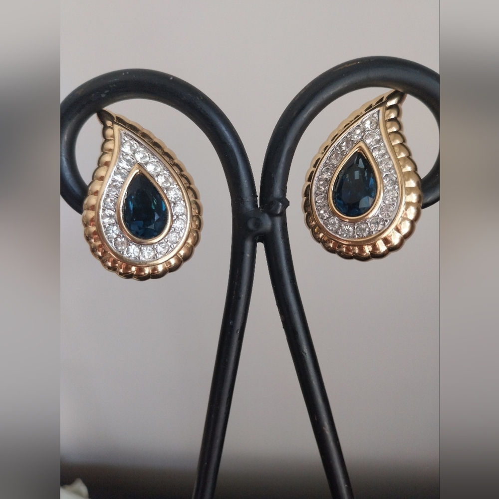 Nina Ricci  Clips Earrings - Picture 2 of 15
